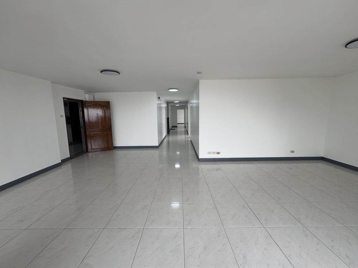 For SaleCondoRama 2, Bang Khun Thian : 03/04/2026, Luxury condo with 7 bedrooms, 436 sqm, near BTS Cultural Center
Special price 15.8 million, won't last long, don't miss out! EB-87523 0642748883