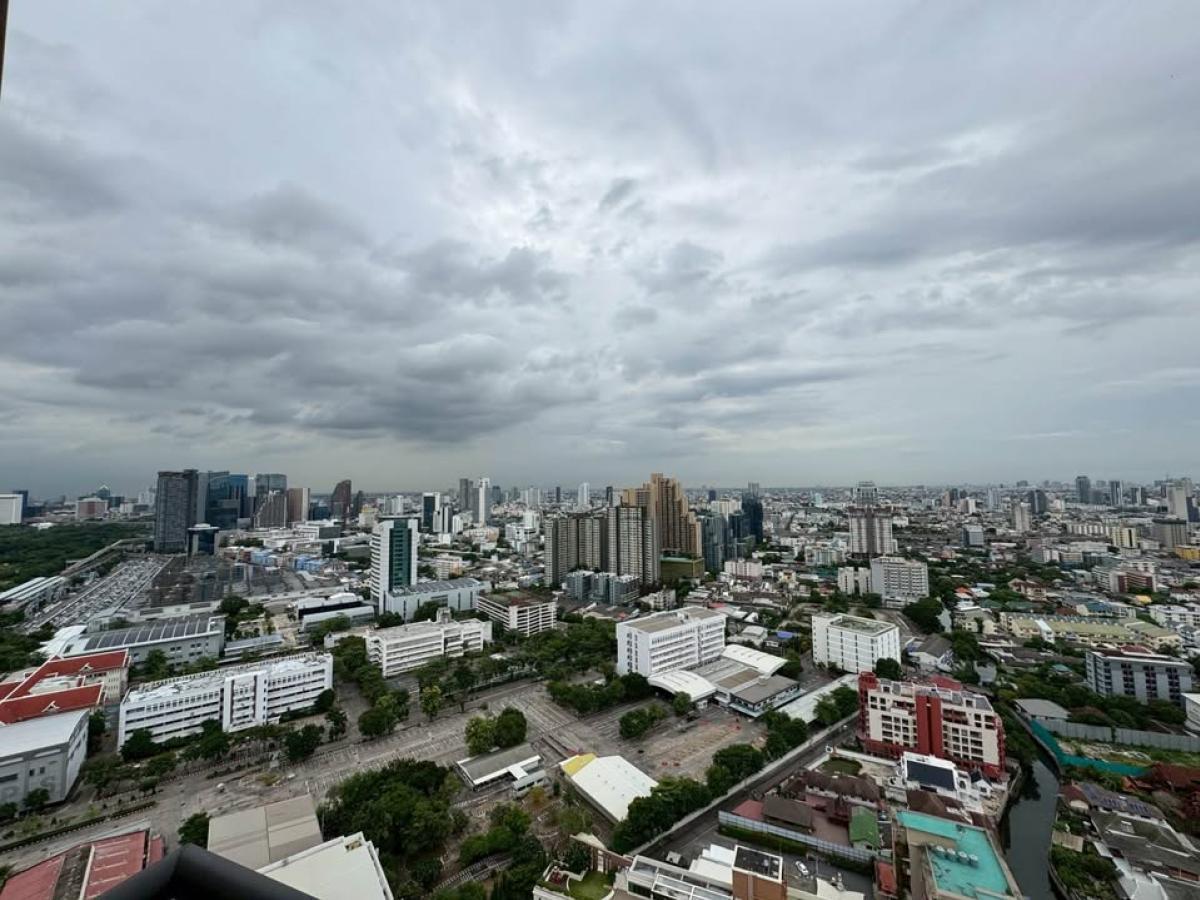 For SaleCondoSapankwai,Jatujak : 03/04/2026, Condo in the heart of Chatuchak, next to BTS/MRT, only 3.45 million
Fully equipped with everything, close to markets and malls, with luxurious amenities! 0642748883