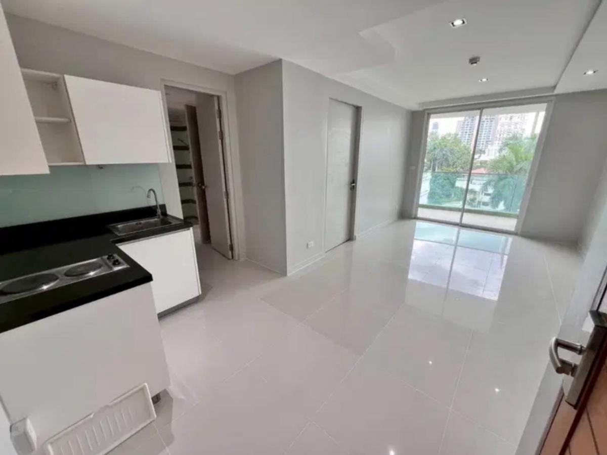 For SaleCondoSukhumvit, Asoke, Thonglor : 03/04/2026, Ready-to-move-in condo! 1 bedroom in the heart of Phrom Phong
Beverly 33 for only 6.5 million THB, near BTS and Emporium! 0642748883