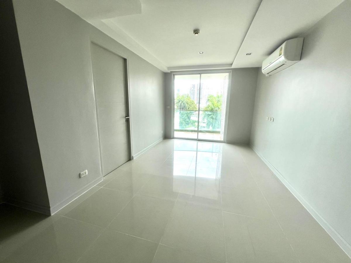 For SaleCondoSukhumvit, Asoke, Thonglor : 03/04/2026, Ready-to-move-in condo! 1 bedroom in the heart of Phrom Phong
Beverly 33 for only 6.5 million THB, near BTS and Emporium! 0642748883