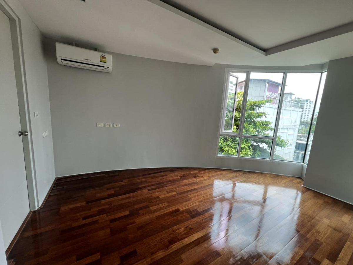 For SaleCondoSukhumvit, Asoke, Thonglor : 03/04/2026, Ready-to-move-in condo! 1 bedroom in the heart of Phrom Phong
Beverly 33 for only 6.5 million THB, near BTS and Emporium! 0642748883