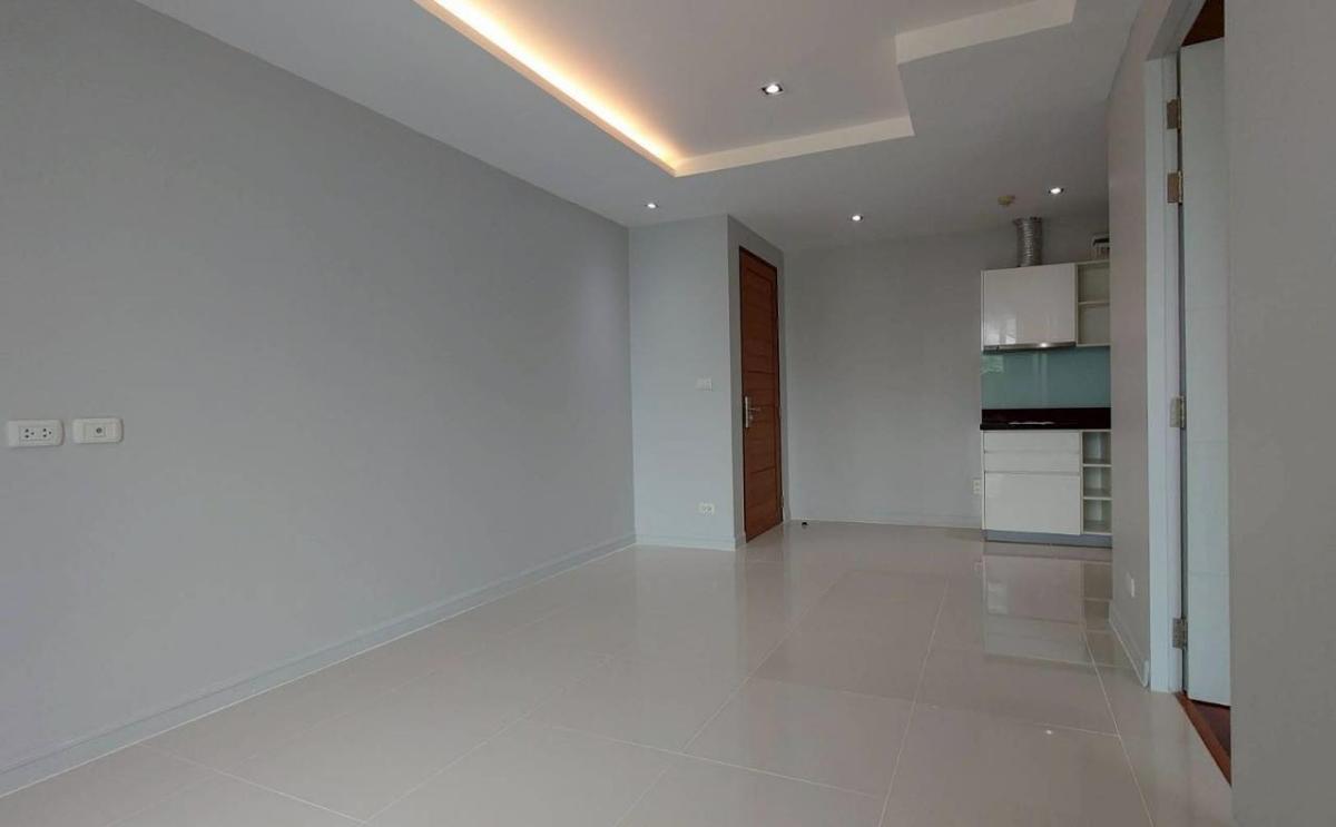 For SaleCondoSukhumvit, Asoke, Thonglor : 03/04/2026, Ready-to-move-in condo! 1 bedroom in the heart of Phrom Phong
Beverly 33 for only 6.5 million THB, near BTS and Emporium! 0642748883