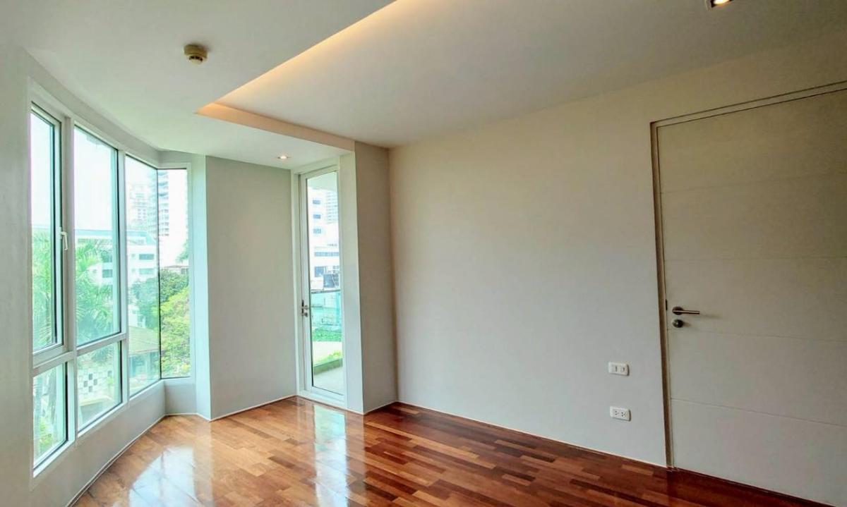 For SaleCondoSukhumvit, Asoke, Thonglor : 03/04/2026, Ready-to-move-in condo! 1 bedroom in the heart of Phrom Phong
Beverly 33 for only 6.5 million THB, near BTS and Emporium! 0642748883