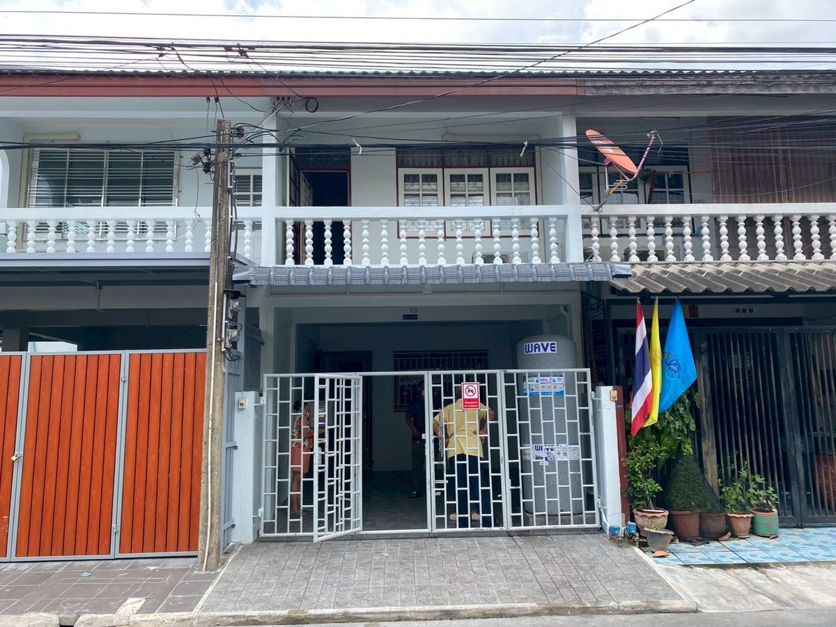 ขายทาวน์โฮมรามคำแหง หัวหมาก : ขายทาวน์เฮ้าส์ 2 ชั้น หมู่บ้านรามทาวเฮ้าส์ ซอยรามคำแหง 24 แยก 8 ถ.รามคำแหง เขตบางกะปิ กรุงเทพมหานคร