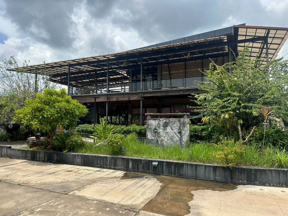 For SaleHotel&Apartment BusinessPrachin Buri : Sell ​​Big Mount Bistro and Restro, BIG Mount Bistro and Restaurant, a restaurant with Prachin Buri Room.