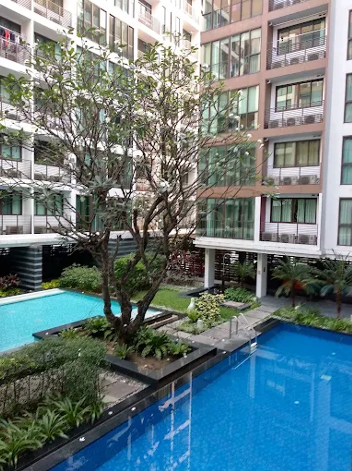 For RentCondoWongwianyai, Charoennakor : ✨ Worth more than you think !! IDEO BLUOD SATHORN in the center of Sathorn, cute price 💯