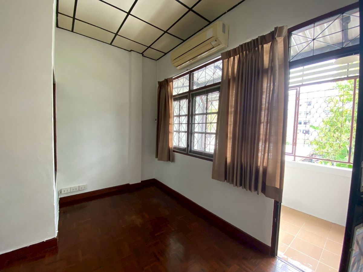 ขายทาวน์โฮมรามคำแหง หัวหมาก : ขายทาวน์เฮ้าส์ 2 ชั้น หมู่บ้านรามทาวเฮ้าส์ ซอยรามคำแหง 24 แยก 8 ถ.รามคำแหง เขตบางกะปิ กรุงเทพมหานคร