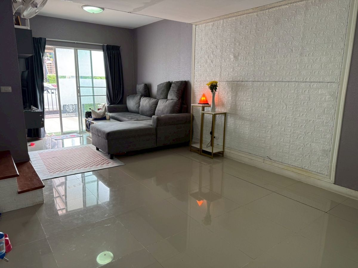 For SaleTownhomePathum Thani,Rangsit, Thammasat : Townhome for sale in Lalil Town Lio. & Amp; Lan CO CRIC Lam Luk Ka Khlong 4 - 5