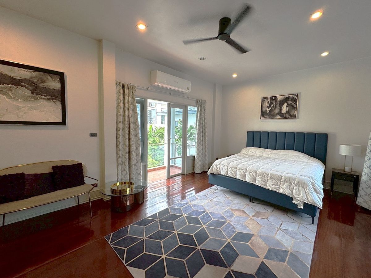 For RentHouseSukhumvit, Asoke, Thonglor : Luxury house 5 bedroom with private swimming pool located in the heart of Thonglor ** NO CO-AGENT ** 