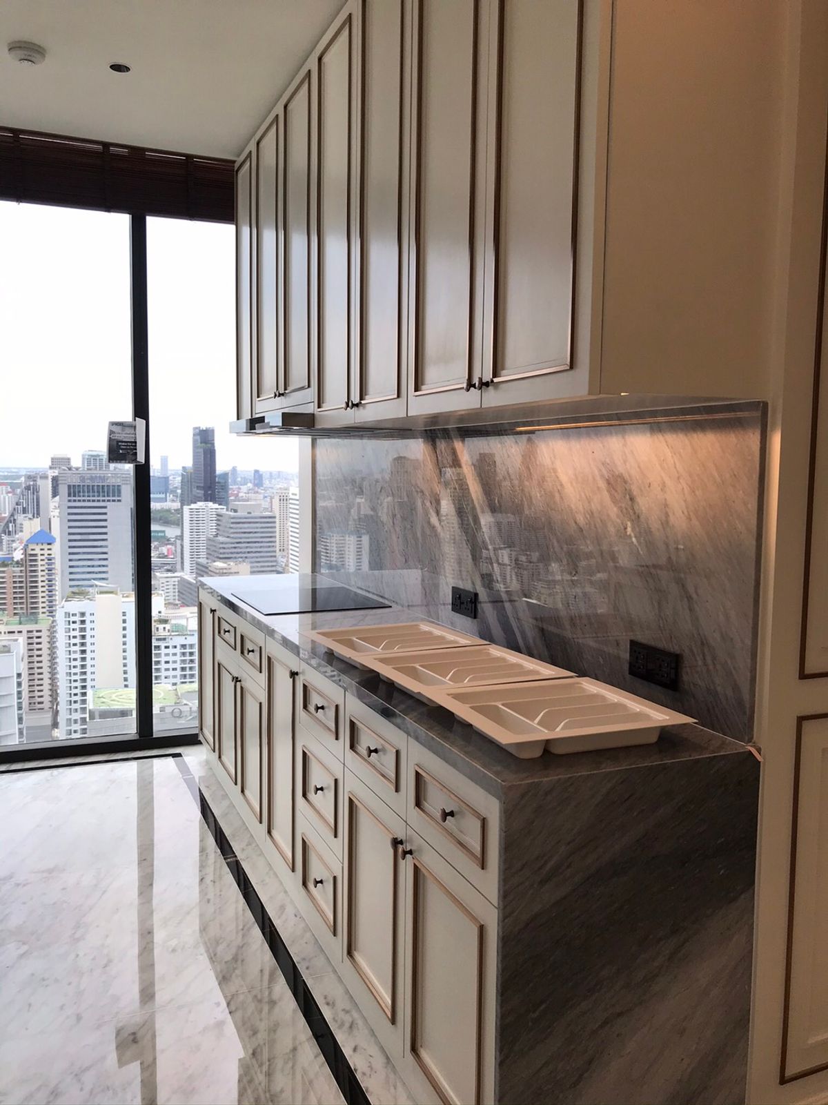 ขายคอนโดพระราม 9 เพชรบุรีตัดใหม่ RCA : 🔥 ขายด่วน 🔥  Duplex Penthouse ถูกที่สุด ห้องว่าง ห้องสวย ตรงปก วิวดีมาก พร้อมนัดดู  Call 0619824959