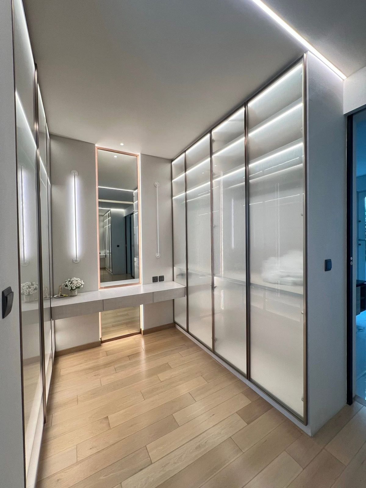 ให้เช่าบ้านเลียบทางด่วนรามอินทรา : บ้านเดี่ยวให้เช่า ✨ VIVE Ekkamai-Ramintra ✨ 4 ห้องนอน 6 ห้องน้ำ เฟอร์นิเจอร์ และ เครื่องใช้ไฟฟ้าครบ 