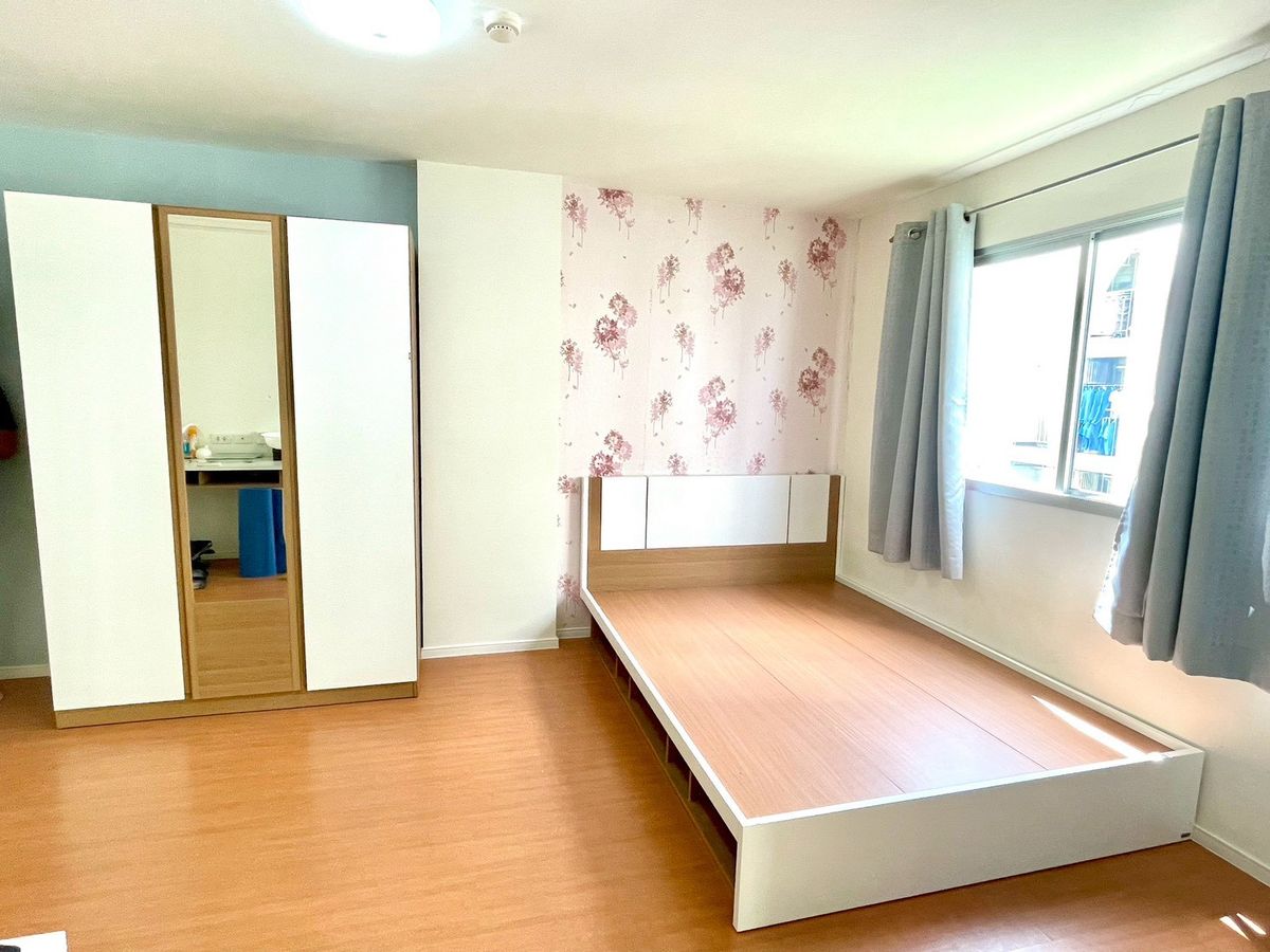 For RentCondoPathum Thani,Rangsit, Thammasat : 📢 📢 Lumphini Town Chip Rangsit-Khlong 1 💥 Special price 5000 baht per month 🛏️ Community room number 11/101 Building B3, 5th floor, balcony and north facing window Not hot, the sun does not shine (8 -story building)
