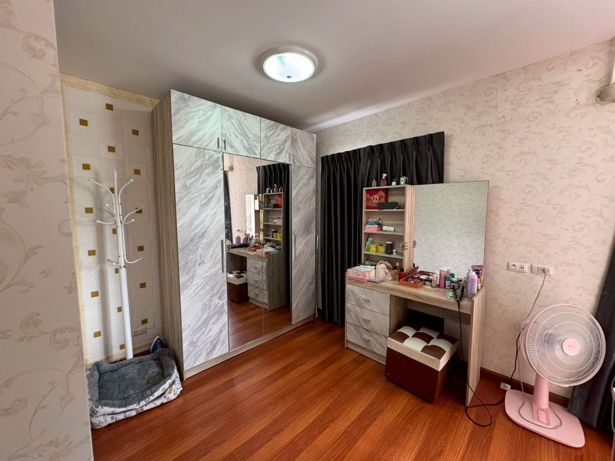 For SaleTownhomePathum Thani,Rangsit, Thammasat : Townhome for sale in Lalil Town Lio. & Amp; Lan CO CRIC Lam Luk Ka Khlong 4 - 5