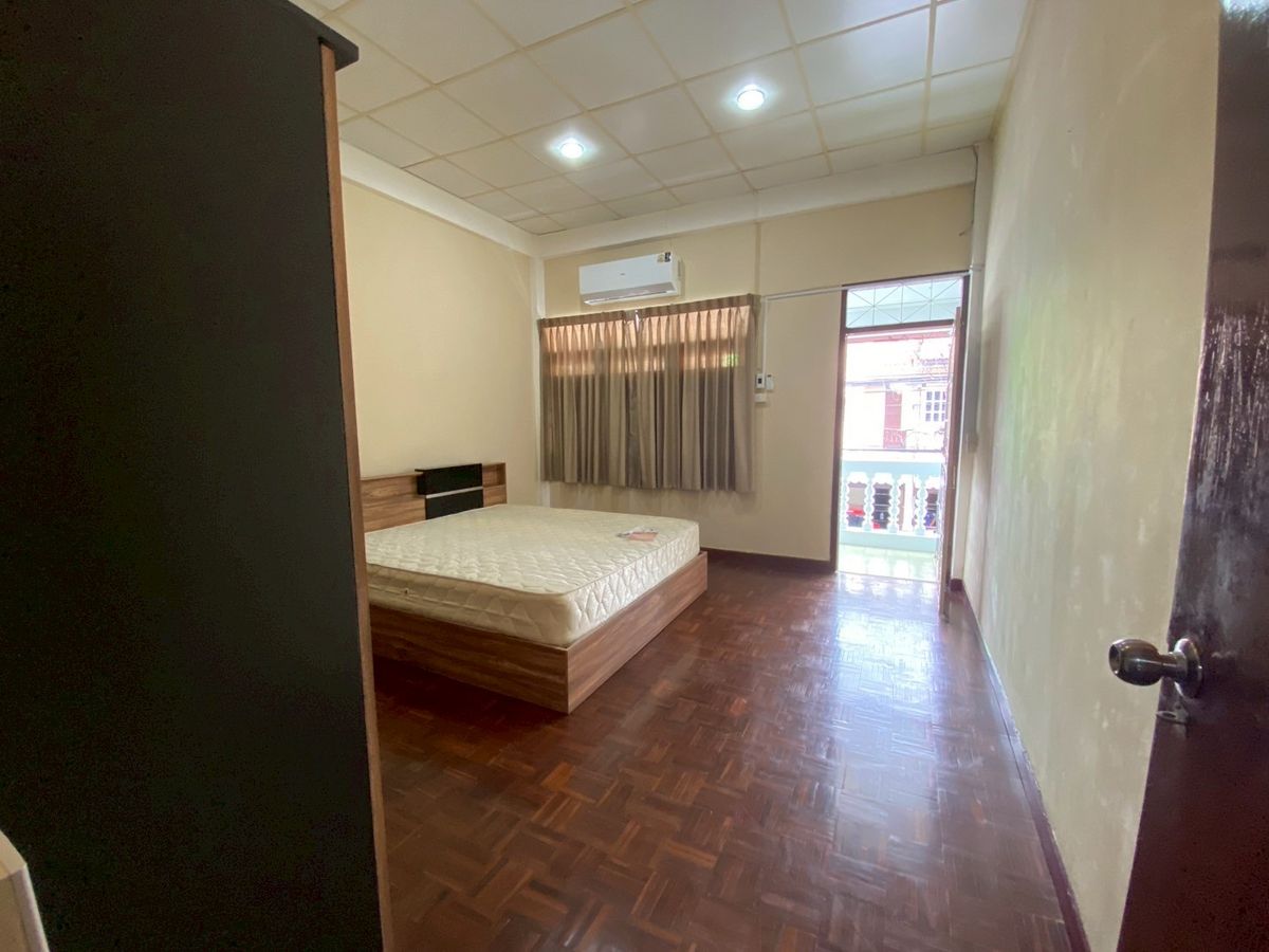 ขายทาวน์โฮมรามคำแหง หัวหมาก : ขายทาวน์เฮ้าส์ 2 ชั้น หมู่บ้านรามทาวเฮ้าส์ ซอยรามคำแหง 24 แยก 8 ถ.รามคำแหง เขตบางกะปิ กรุงเทพมหานคร