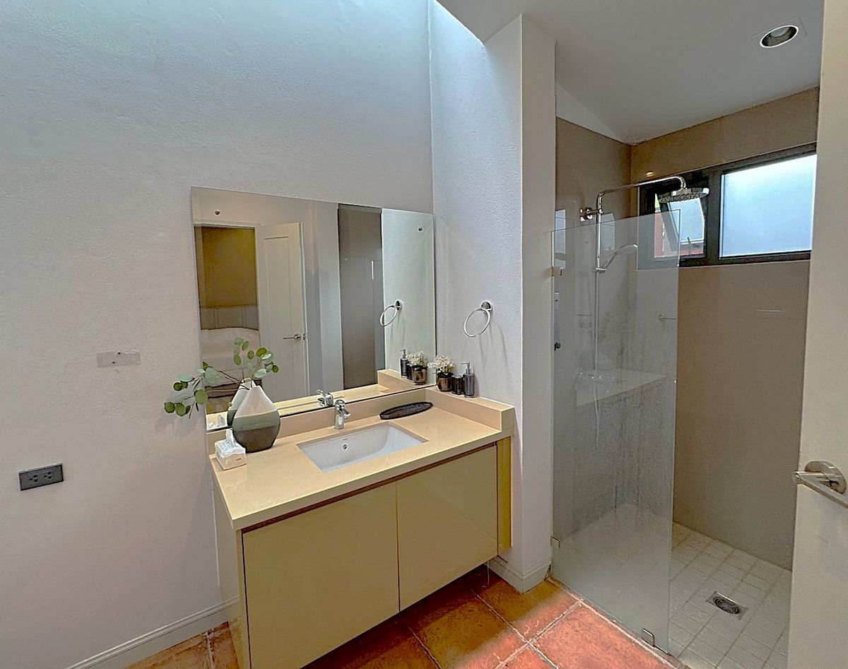 For RentHouseSukhumvit, Asoke, Thonglor : Luxury house 5 bedroom with private swimming pool located in the heart of Thonglor ** NO CO-AGENT ** 