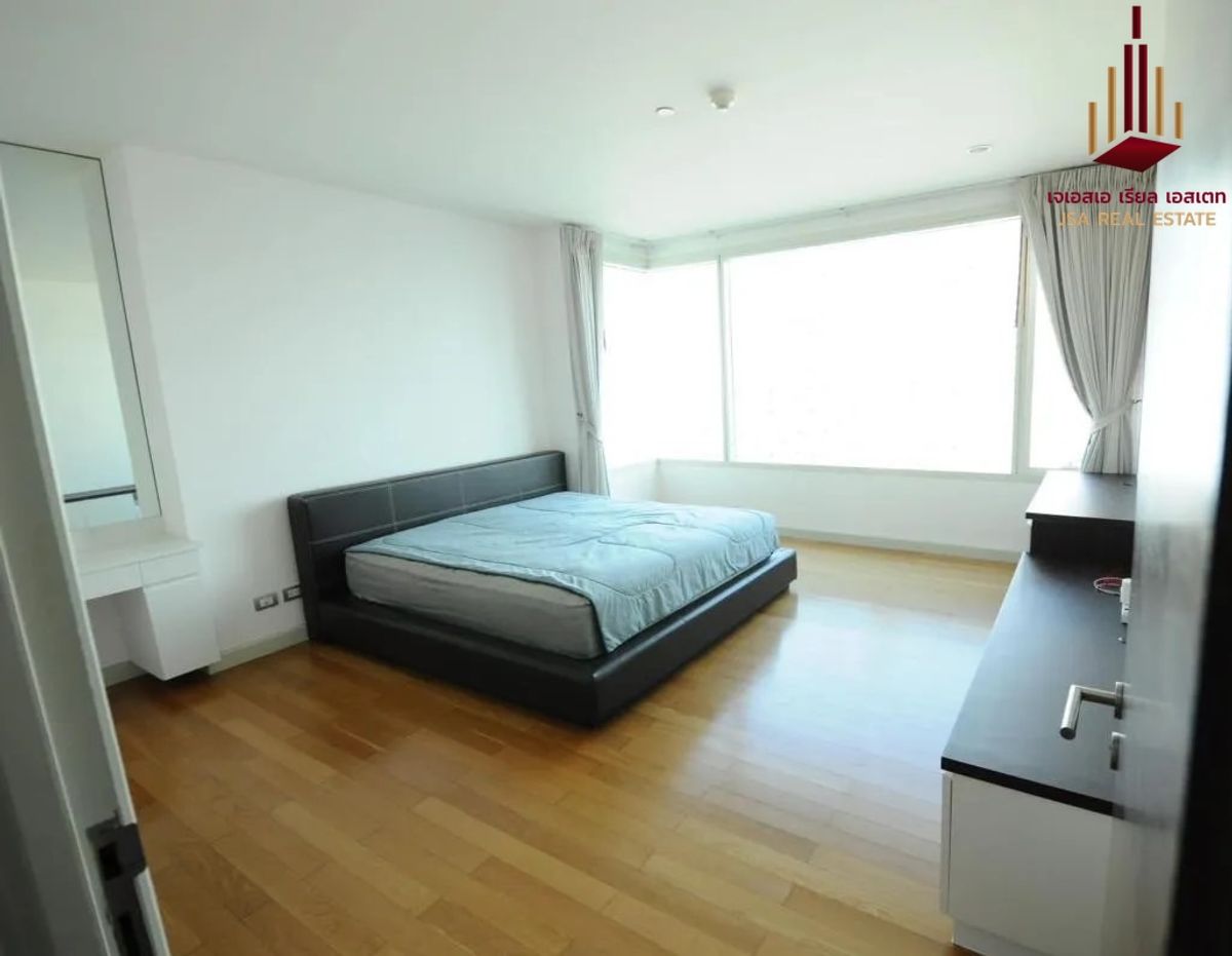 For SaleCondoWongwianyai, Charoennakor : ✨ For Sale: Watermark Chaophraya River condo ✨ 💰 ONLY 17,500,000 THB