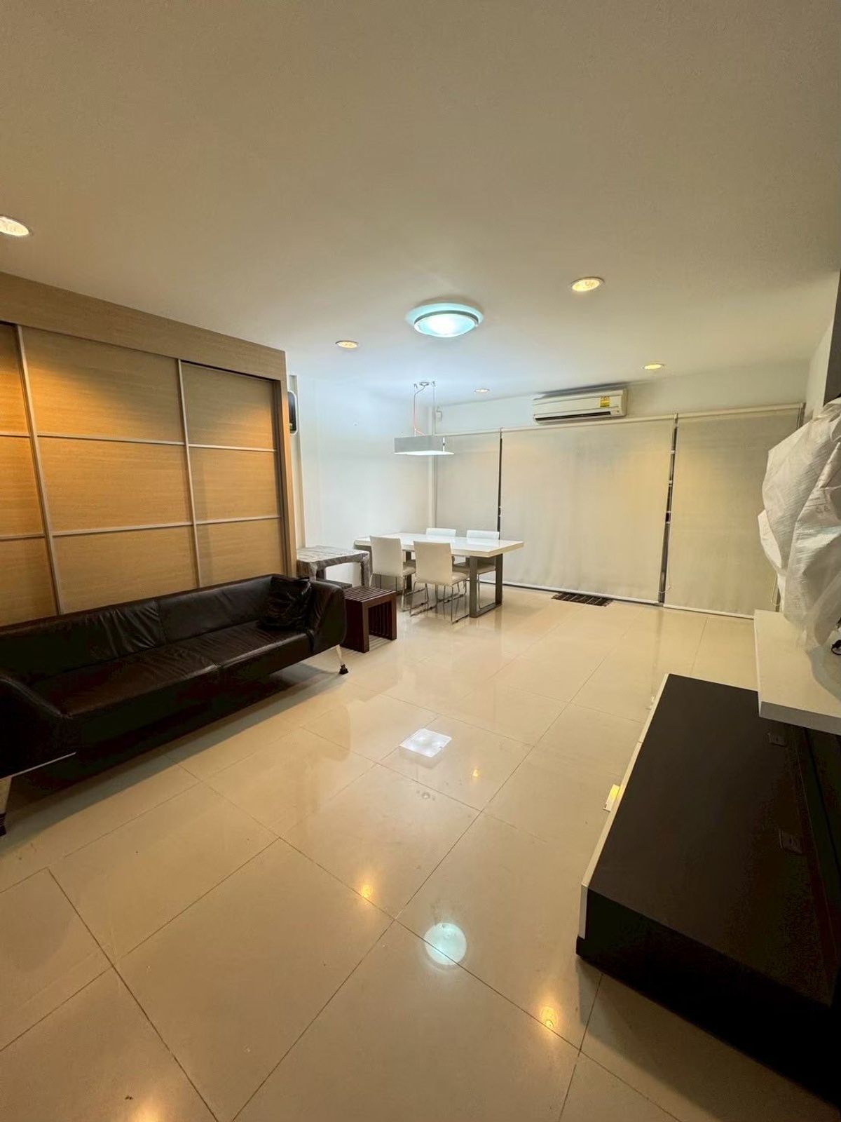 For RentTownhomePattanakan, Srinakarin : K-6558 Urgent rent! Townhome Noble Cube Development is ready to be near the club house.
