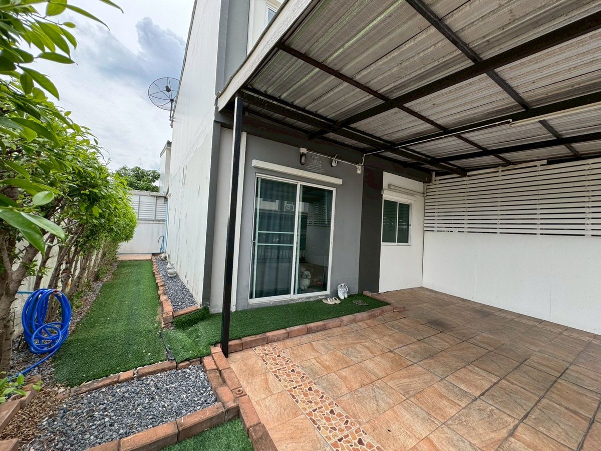 For SaleTownhomePathum Thani,Rangsit, Thammasat : Townhome for sale in Lalil Town Lio. & Amp; Lan CO CRIC Lam Luk Ka Khlong 4 - 5