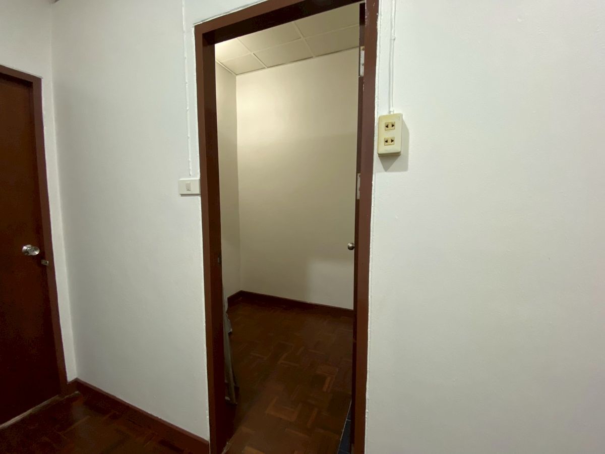 ขายทาวน์โฮมรามคำแหง หัวหมาก : ขายทาวน์เฮ้าส์ 2 ชั้น หมู่บ้านรามทาวเฮ้าส์ ซอยรามคำแหง 24 แยก 8 ถ.รามคำแหง เขตบางกะปิ กรุงเทพมหานคร