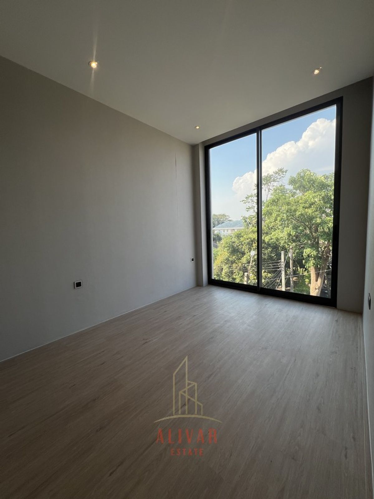 For SaleHome OfficePattanakan, Srinakarin : RH021225 Sell Luxury Home Office at Srinakarin (Size 531 SQ.M.)