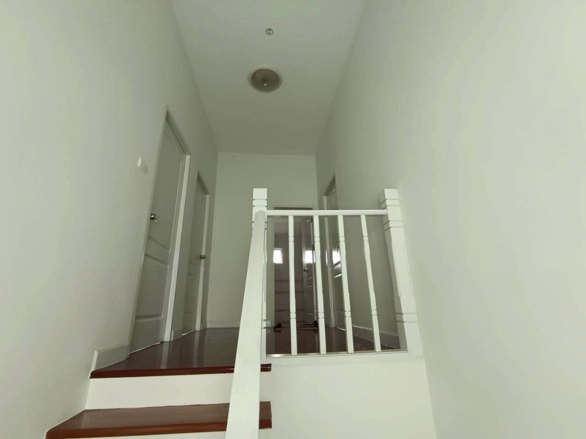 ขายบ้านนนทบุรี บางใหญ่ บางบัวทอง : ขายบ้านเดี่ยว 2 ชั้น หลังมุม หมู่บ้านปิยวรารมย์ 4 สภาพสวยใหม่ ไม่เคยมีคนอยู่ บรรยากาศเงียบสงบ ร่มรื่น