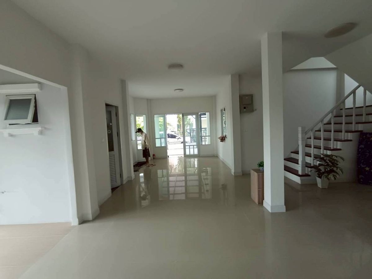 ขายบ้านนนทบุรี บางใหญ่ บางบัวทอง : ขายบ้านเดี่ยว 2 ชั้น หลังมุม หมู่บ้านปิยวรารมย์ 4 สภาพสวยใหม่ ไม่เคยมีคนอยู่ บรรยากาศเงียบสงบ ร่มรื่น