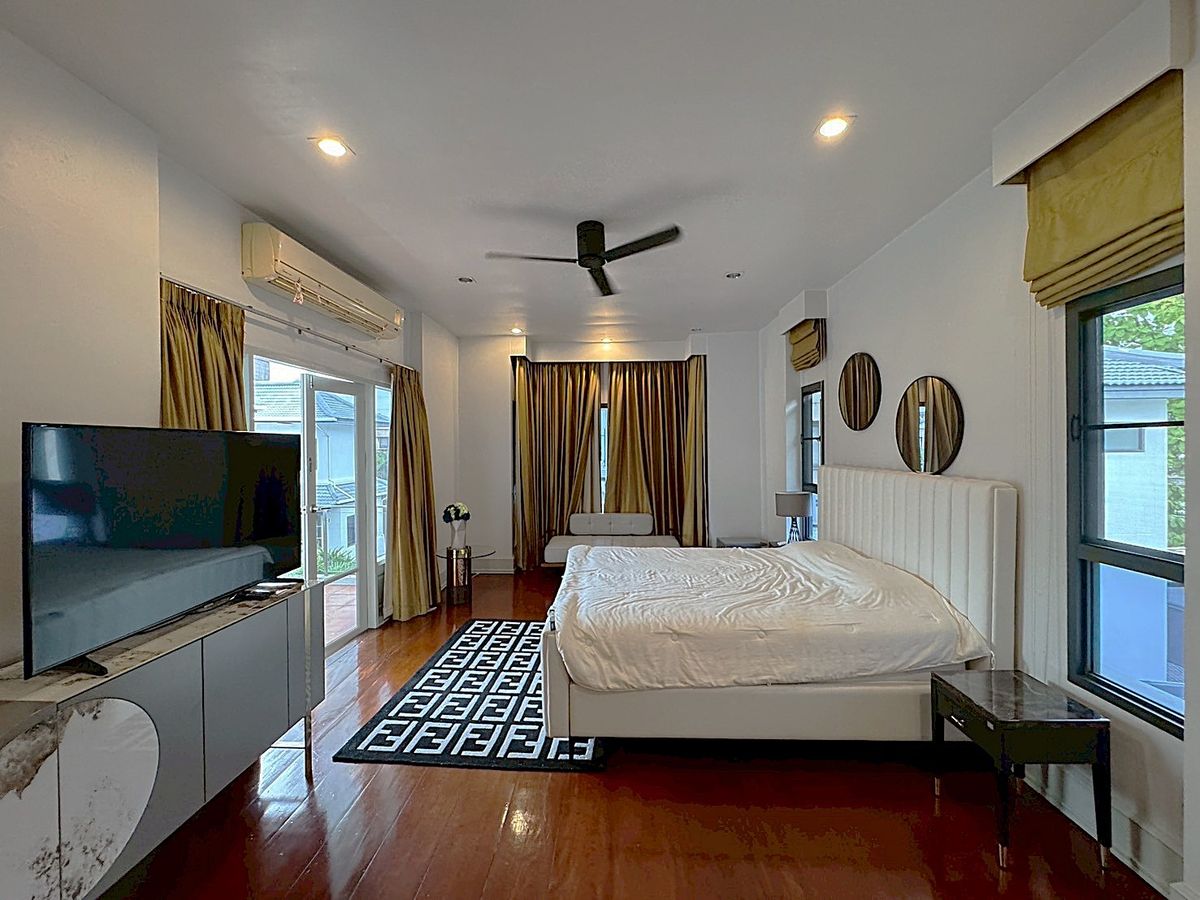 For RentHouseSukhumvit, Asoke, Thonglor : Luxury house 5 bedroom with private swimming pool located in the heart of Thonglor ** NO CO-AGENT ** 