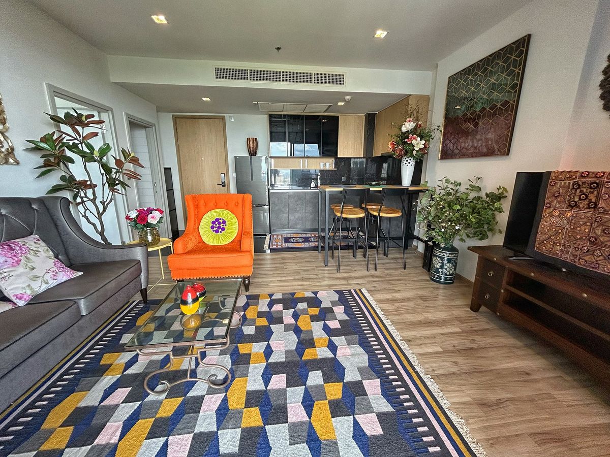 For RentCondoSapankwai,Jatujak : Rent The Line Chatuchak - Morchit One, a large bedroom near MRT/BTS. The balcony view from the beautiful room ✨