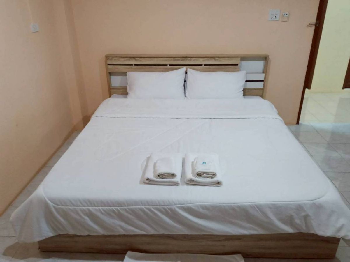 For SaleHotel&Apartment BusinessPrachin Buri : Sell ​​Big Mount Bistro and Restro, BIG Mount Bistro and Restaurant, a restaurant with Prachin Buri Room.