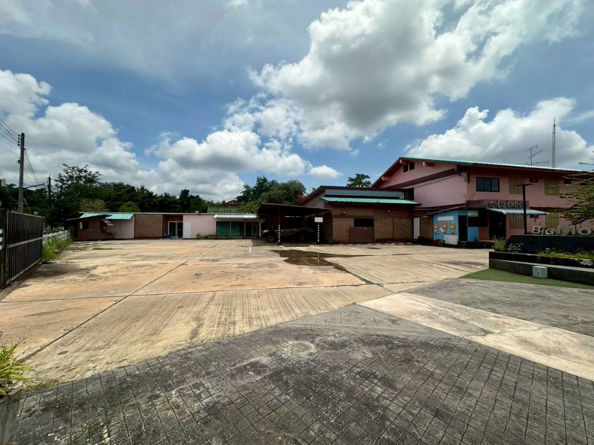 For SaleHotel&Apartment BusinessPrachin Buri : Sell ​​Big Mount Bistro and Restro, BIG Mount Bistro and Restaurant, a restaurant with Prachin Buri Room.