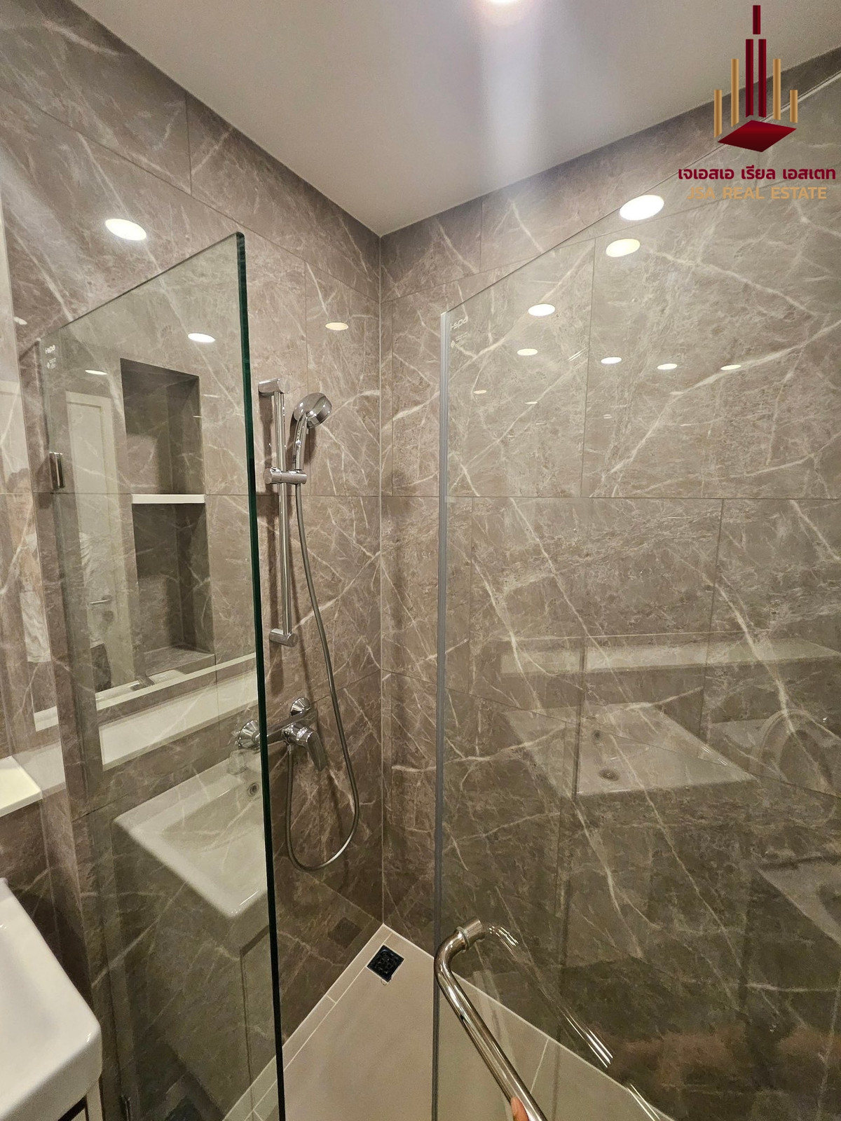 For RentCondoKasetsart, Ratchayothin : ✨ For Rent: Mazarine Ratchayothin Condo ✨ 💰 ONLY 26,000 THB/Month