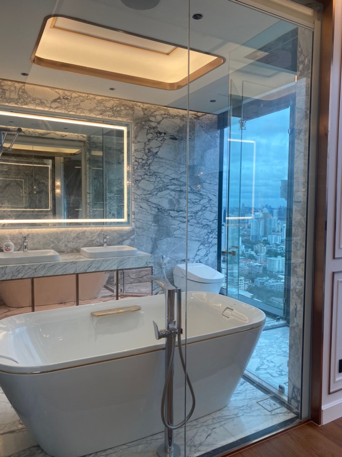 ขายคอนโดพระราม 9 เพชรบุรีตัดใหม่ RCA : 🔥 ขายด่วน 🔥  Duplex Penthouse ถูกที่สุด ห้องว่าง ห้องสวย ตรงปก วิวดีมาก พร้อมนัดดู  Call 0619824959