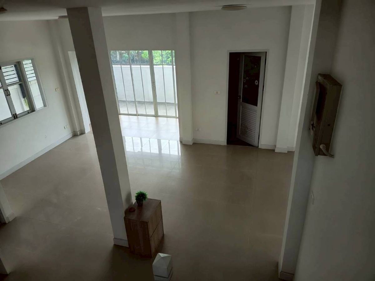 ขายบ้านนนทบุรี บางใหญ่ บางบัวทอง : ขายบ้านเดี่ยว 2 ชั้น หลังมุม หมู่บ้านปิยวรารมย์ 4 สภาพสวยใหม่ ไม่เคยมีคนอยู่ บรรยากาศเงียบสงบ ร่มรื่น