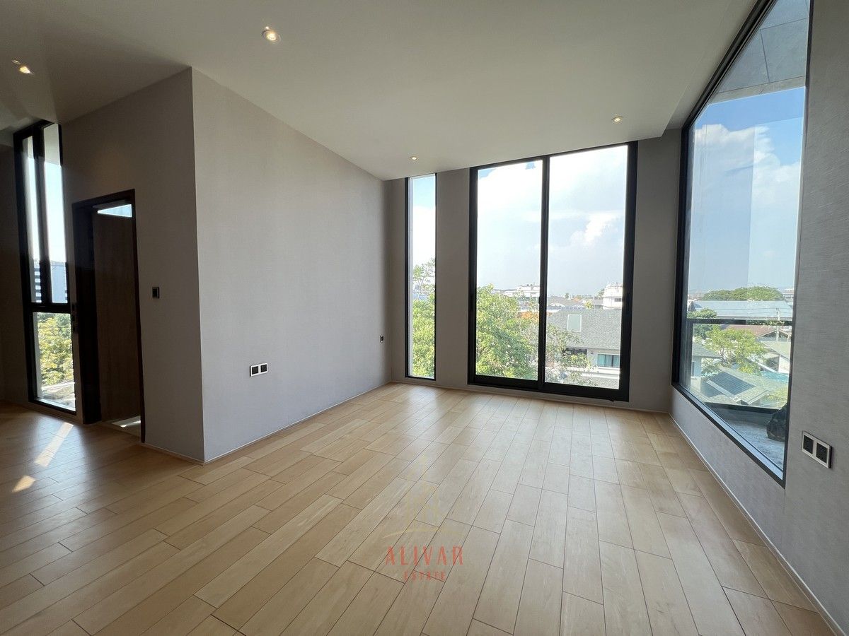 For SaleHome OfficePattanakan, Srinakarin : RH021225 Sell Luxury Home Office at Srinakarin (Size 531 SQ.M.)