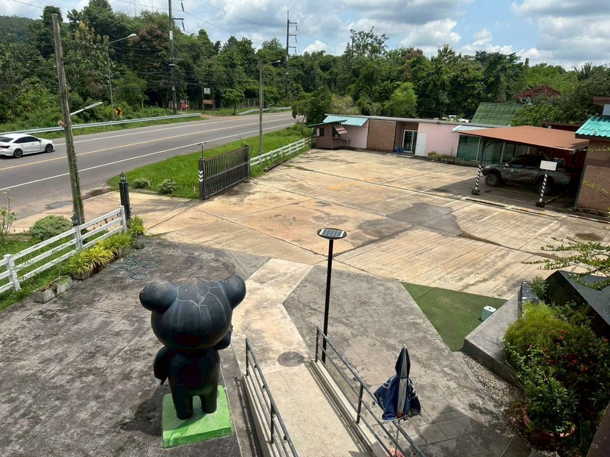 For SaleHotel&Apartment BusinessPrachin Buri : Sell ​​Big Mount Bistro and Restro, BIG Mount Bistro and Restaurant, a restaurant with Prachin Buri Room.