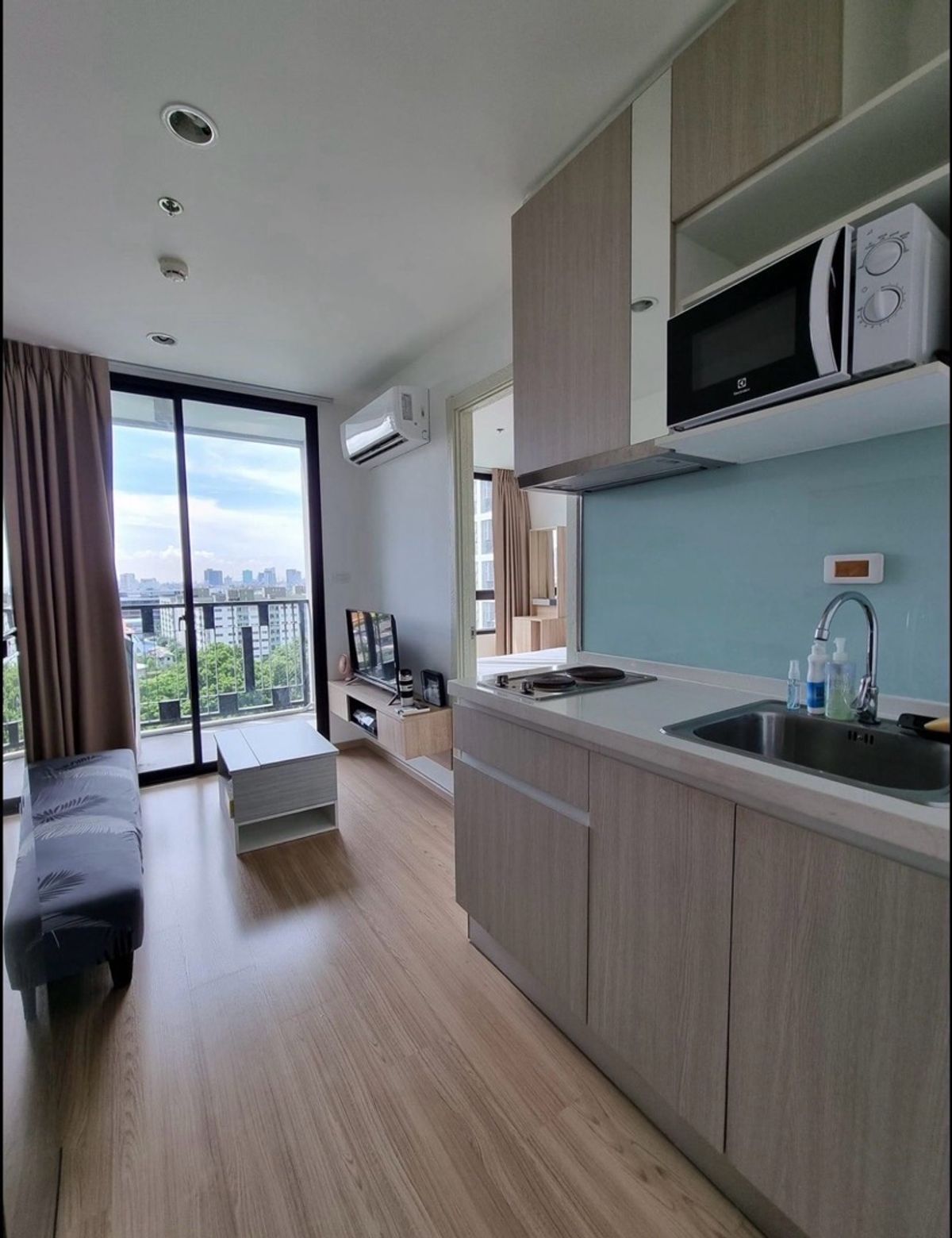 For RentCondoOnnut, Udomsuk : Rent Artemis Sukhumvit 77, Floor 11, 28 sq.w. Do not cover the electrical appliances and fully furnished. There is a washing machine, beautiful room, full of rooms, just decorated. Ready to enter the price of 13,000/month
