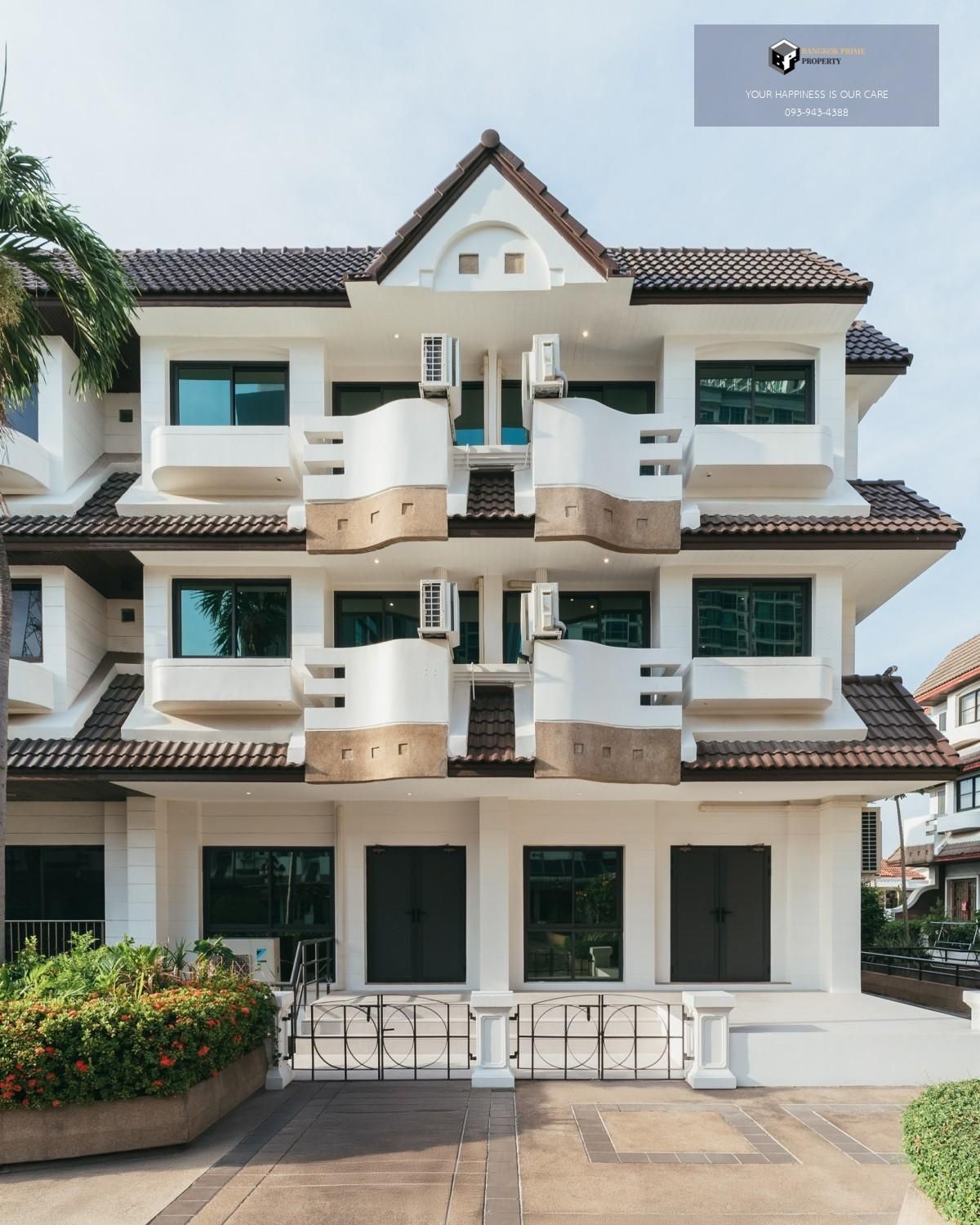 For RentHouseOnnut, Udomsuk : Regent 71 Place | 3 -story townhouse next to Ekkamai Thonglor can walk to BTS Phra Khanong 毗邻 Ekkamai Thonglor 的三层联排别墅，步行即可到达 BTS Phra Khanong #2025092912089