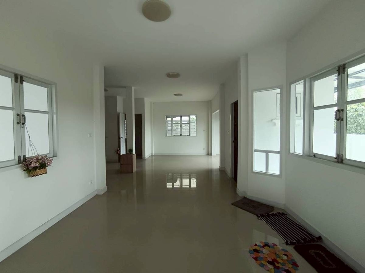 ขายบ้านนนทบุรี บางใหญ่ บางบัวทอง : ขายบ้านเดี่ยว 2 ชั้น หลังมุม หมู่บ้านปิยวรารมย์ 4 สภาพสวยใหม่ ไม่เคยมีคนอยู่ บรรยากาศเงียบสงบ ร่มรื่น