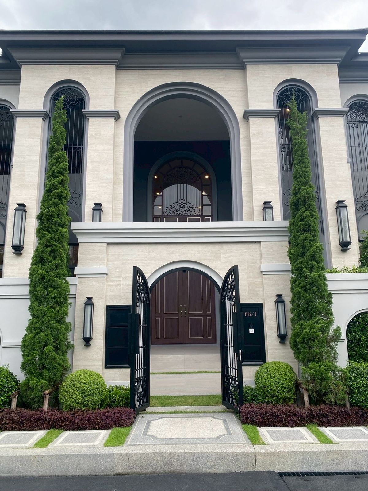 ขายบ้านพัฒนาการ ศรีนครินทร์ : Luxury Living - THE PALAZZO กรุงเทพกรีฑา บ้านหรู Ultimate Class ไซส์ใหญ่สุดในโครงการ พร้อมสระส่วนตัว