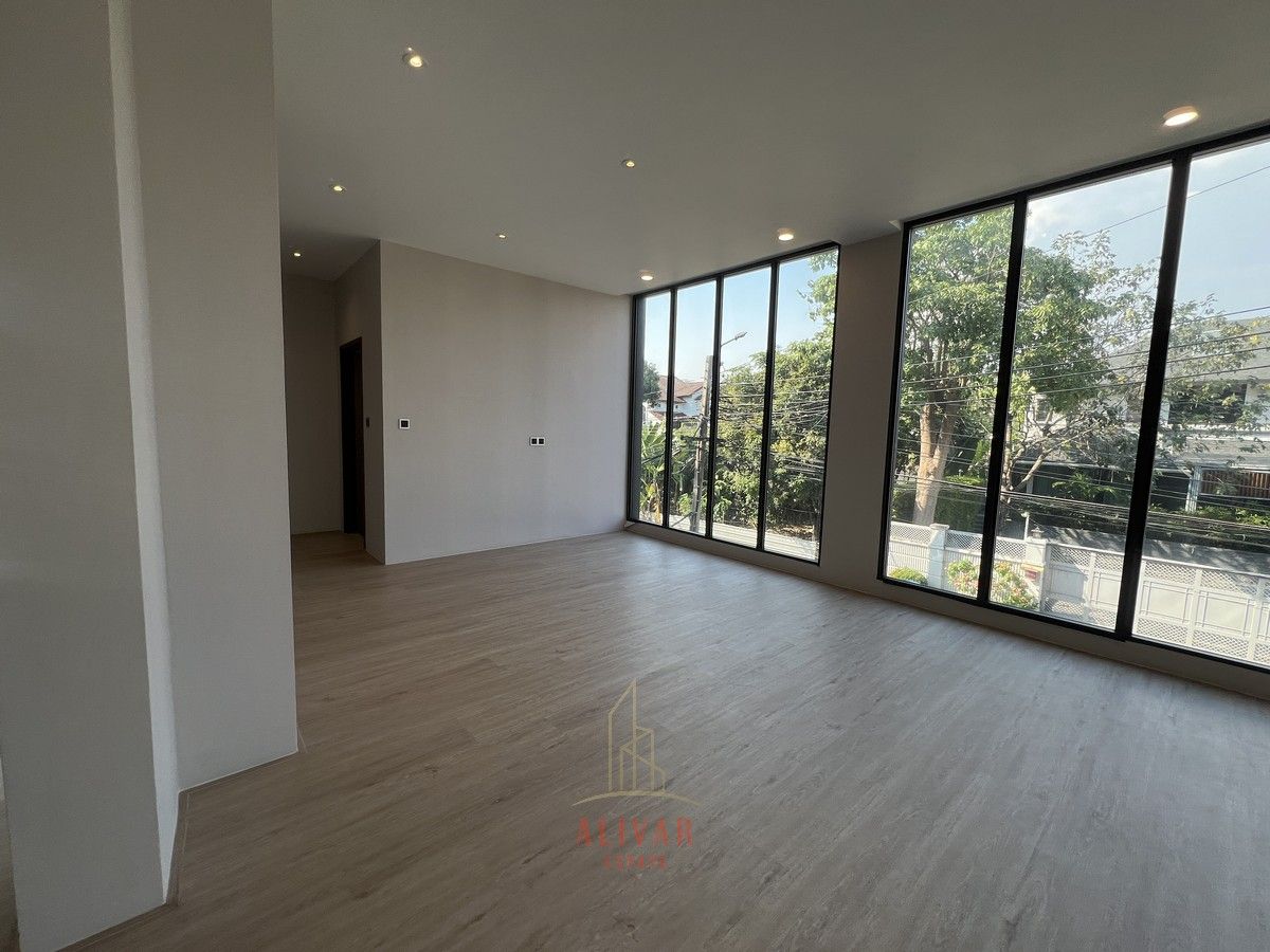 For SaleHome OfficePattanakan, Srinakarin : RH021225 Sell Luxury Home Office at Srinakarin (Size 531 SQ.M.)