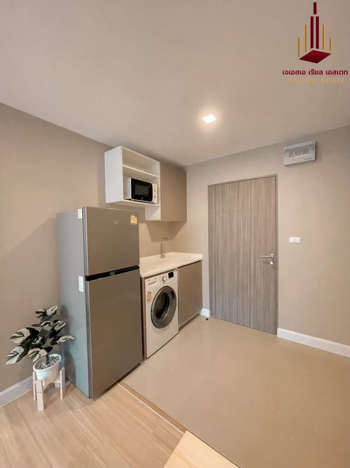 For RentCondoRatchadapisek, Huaikwang, Suttisan : ✨ For Rent: Metro Luxe Ratchada Condo ✨ 💰 ONLY 18,5000 THB/Month