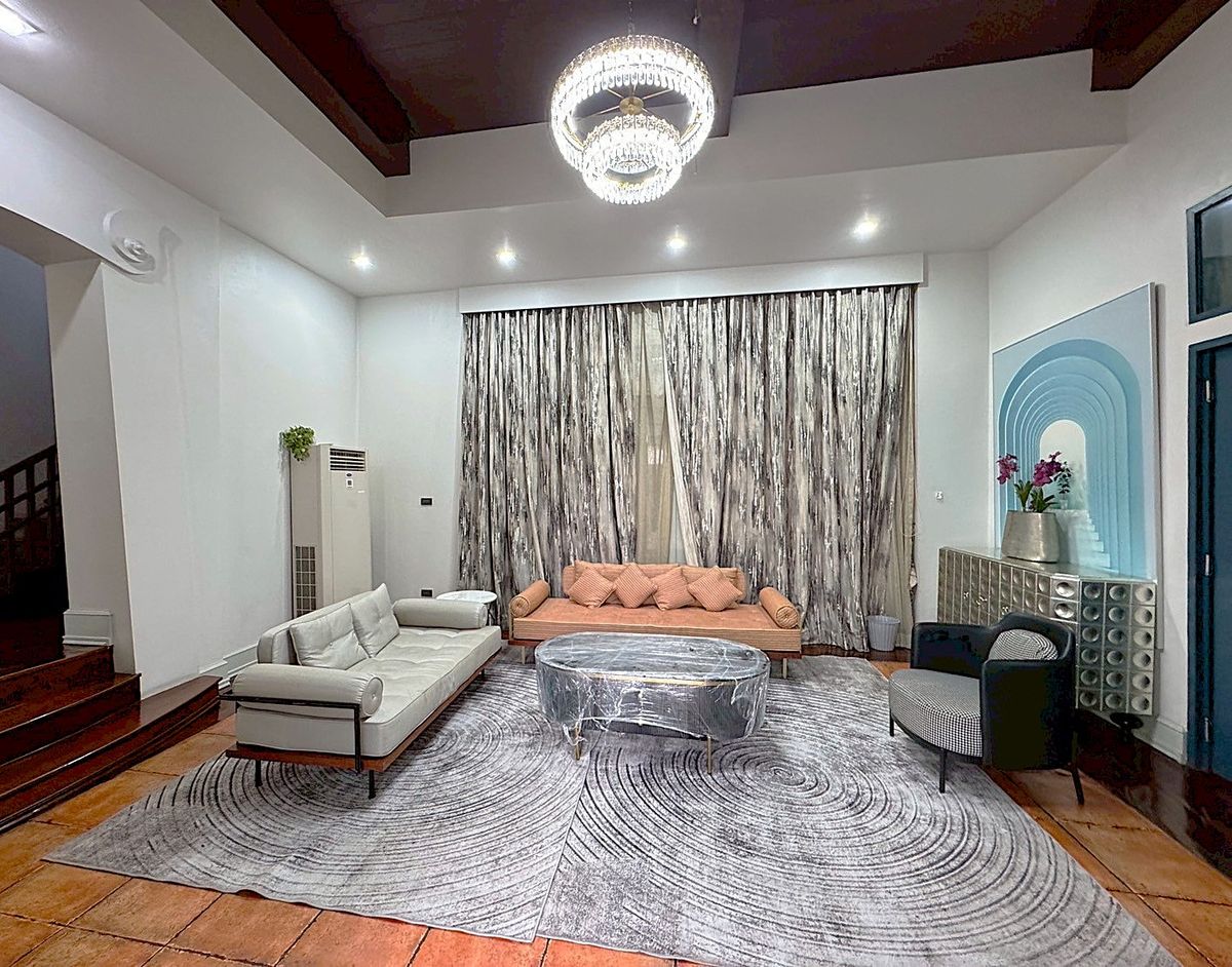 For RentHouseSukhumvit, Asoke, Thonglor : Luxury house 5 bedroom with private swimming pool located in the heart of Thonglor ** NO CO-AGENT ** 