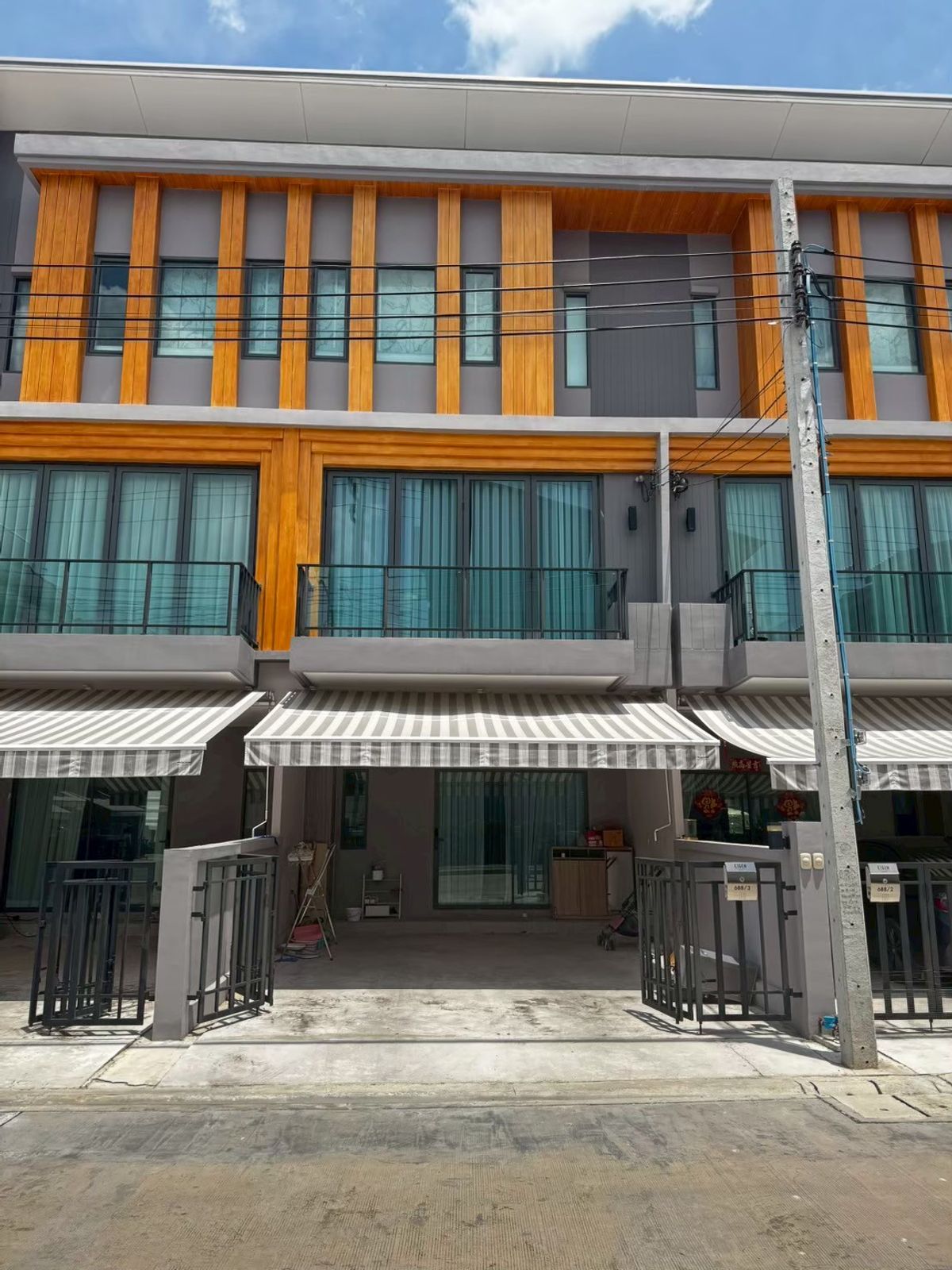 For RentTownhomeLadkrabang, Suwannaphum Airport : Near the airport link and expressway