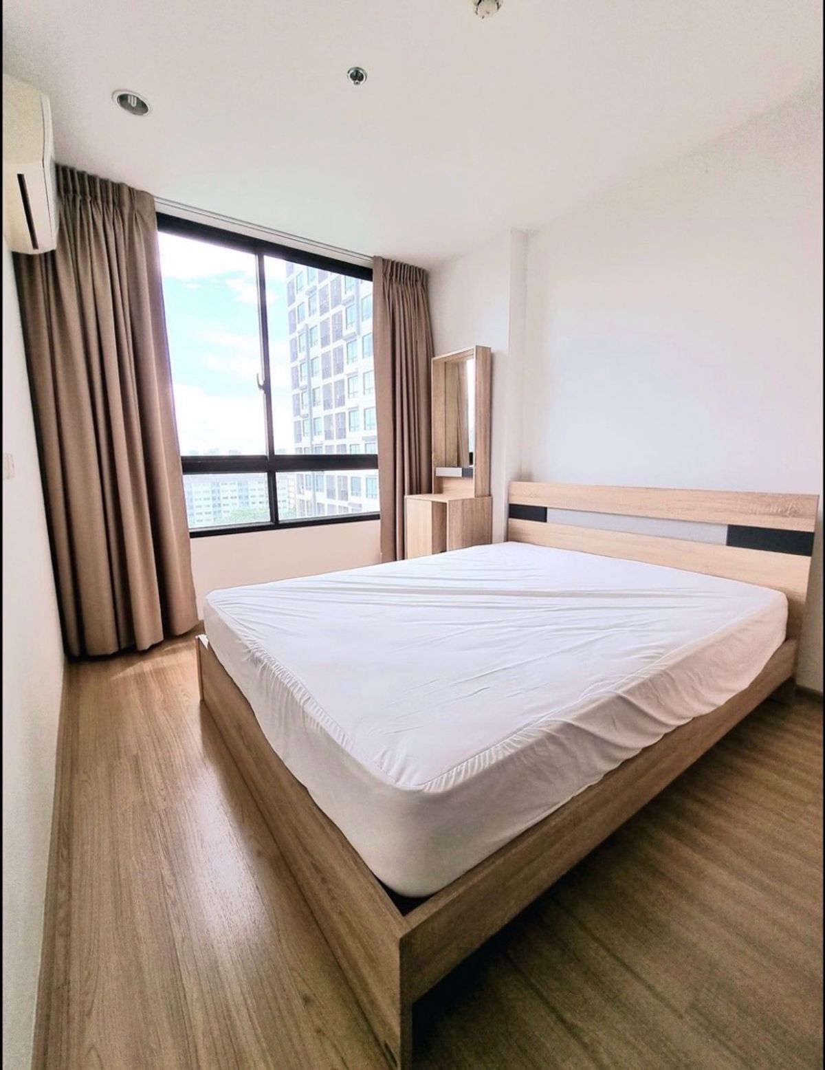 For RentCondoOnnut, Udomsuk : Rent Artemis Sukhumvit 77, Floor 11, 28 sq.w. Do not cover the electrical appliances and fully furnished. There is a washing machine, beautiful room, full of rooms, just decorated. Ready to enter the price of 13,000/month