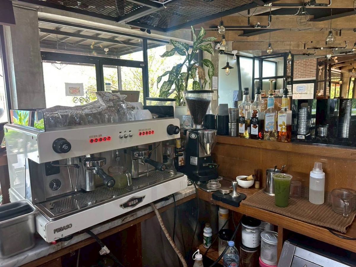 For SaleHotel&Apartment BusinessPrachin Buri : Sell ​​Big Mount Bistro and Restro, BIG Mount Bistro and Restaurant, a restaurant with Prachin Buri Room.