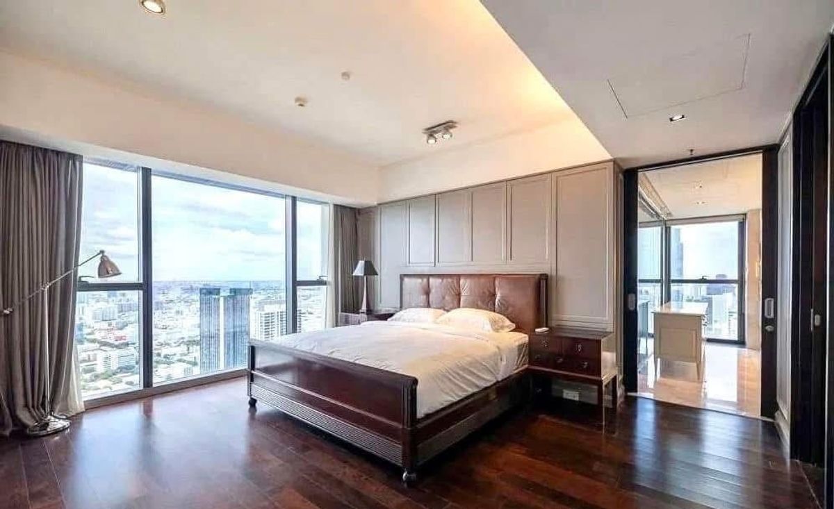 For RentCondoSathorn, Narathiwat : Luxury condo at The MET, convenient to travel, near the electric train, beautiful decoration room, tall building view, complete furniture Ready to rent !!