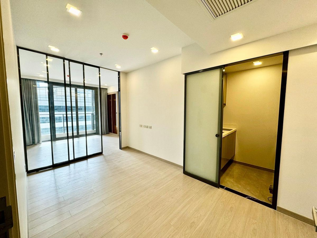 For RentCondoRama9, Petchburi, RCA : 🔥 ONE 9 Five Asoke-Rama 9 🔥 📍 Near MRT Rama 9 🚆 Walking only 5 minutes