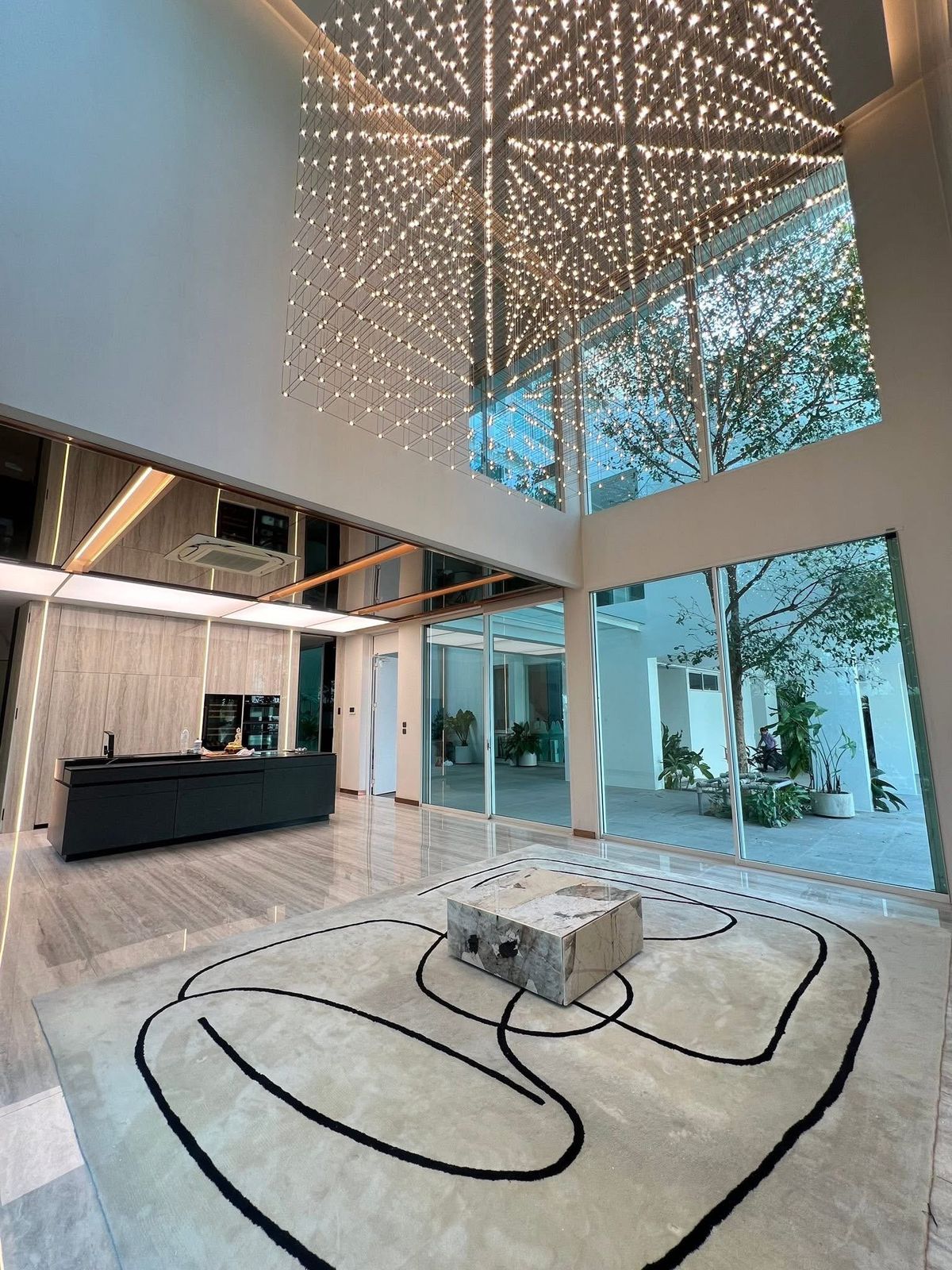 ให้เช่าบ้านเลียบทางด่วนรามอินทรา : บ้านเดี่ยวให้เช่า ✨ VIVE Ekkamai-Ramintra ✨ 4 ห้องนอน 6 ห้องน้ำ เฟอร์นิเจอร์ และ เครื่องใช้ไฟฟ้าครบ 