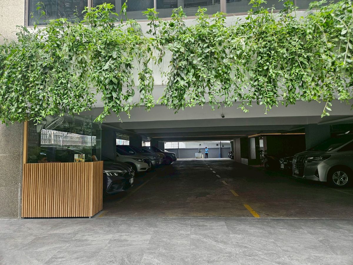 For RentCondoSathorn, Narathiwat : ✨ This room answers the Mini House Apartment. The room has a complete furniture in one place. The price is worth 💯