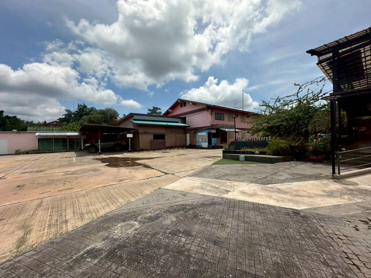 For SaleHotel&Apartment BusinessPrachin Buri : Sell ​​Big Mount Bistro and Restro, BIG Mount Bistro and Restaurant, a restaurant with Prachin Buri Room.